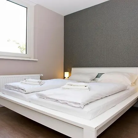 Apartmenthouse - Am Goerlitzer Park 3* Berlino