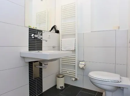 Apartmenthouse - Am Goerlitzer Park 3* Berlino