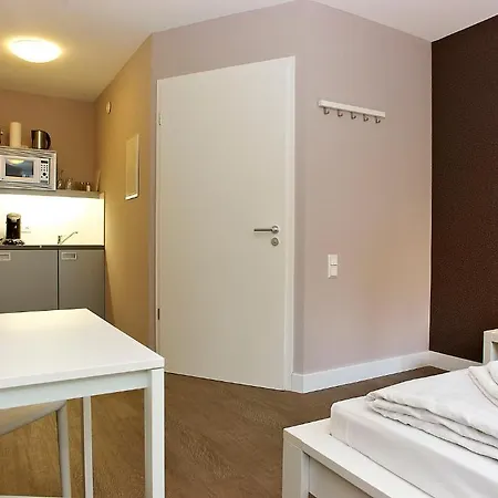 Apartmenthouse - Am Goerlitzer Park 4*