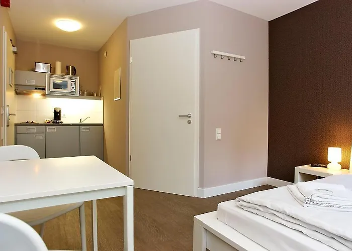 Apartmenthouse - Am Goerlitzer Park 4*