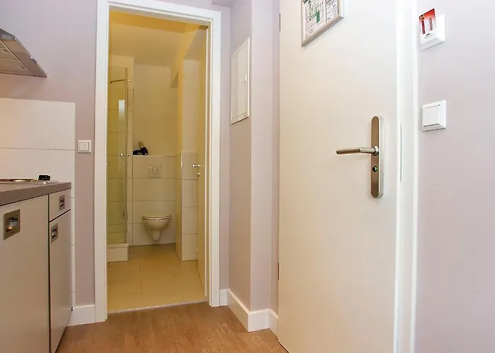 Apartmenthouse - Am Goerlitzer Park 4*